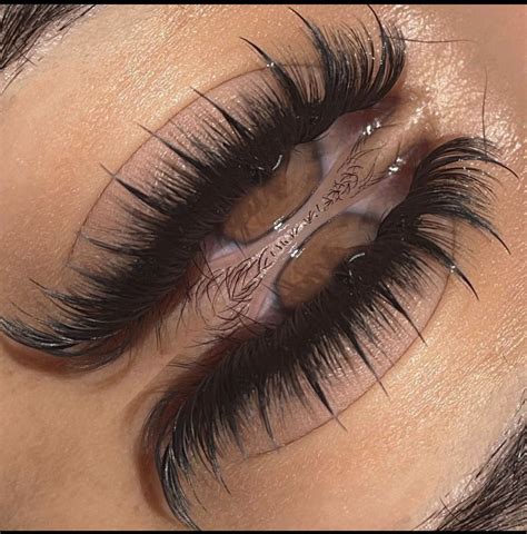 are there fake eyelashes for your bottom lashes